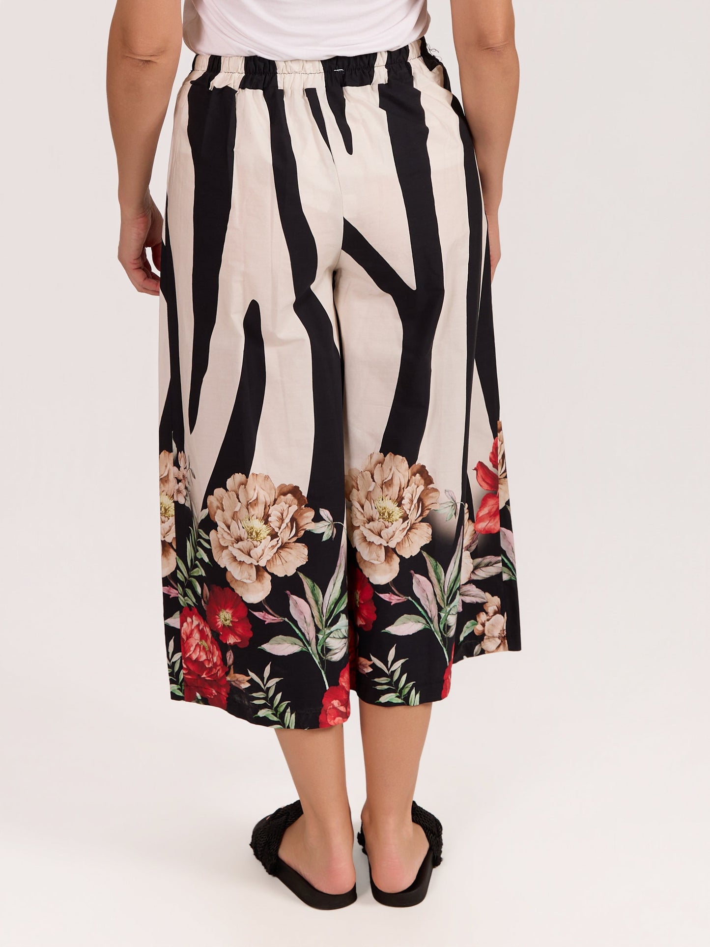 Black Zebra Print Floral Edge 3/4 Length Pants