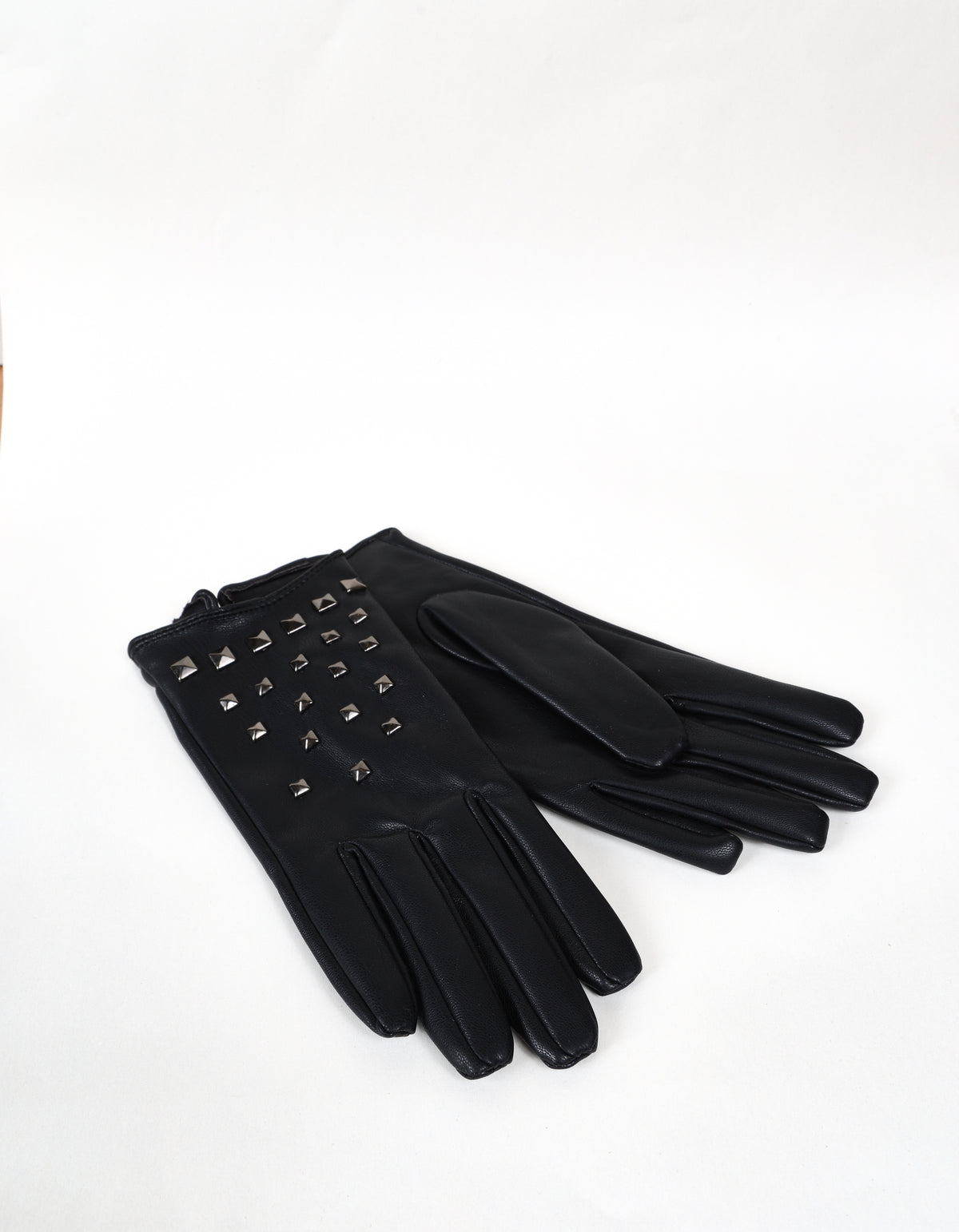 Chic Gloves with Silver Studs in Black