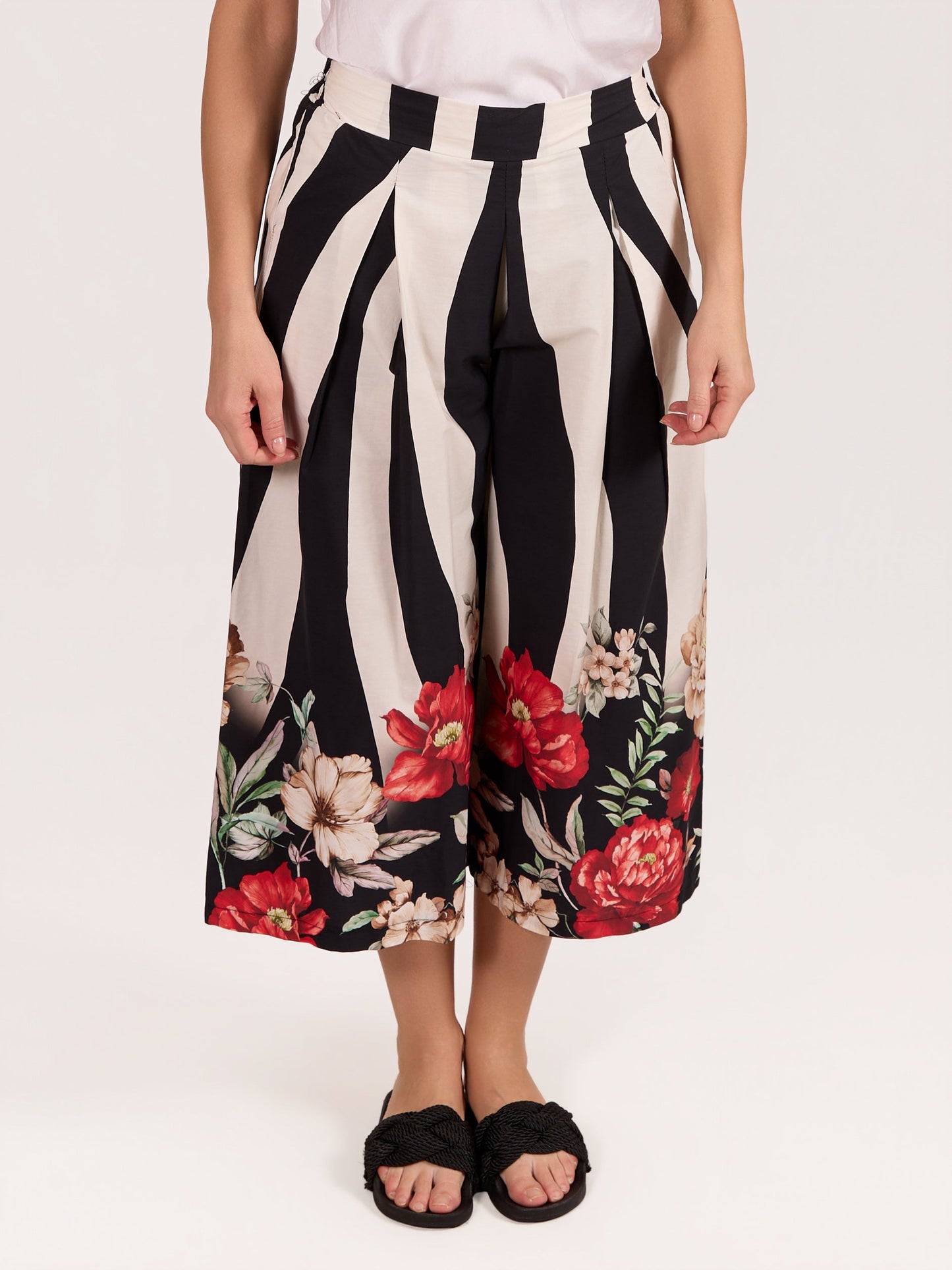 Black Zebra Print Floral Edge 3/4 Length Pants
