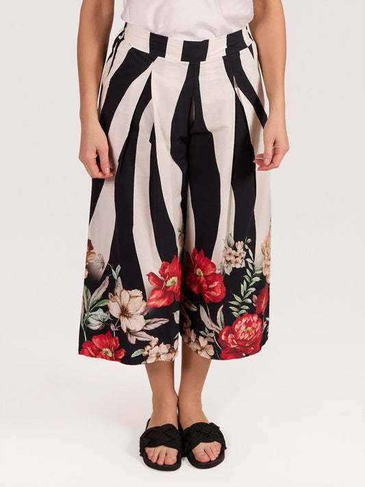 Black Zebra Print Floral Edge 3/4 Length Pants