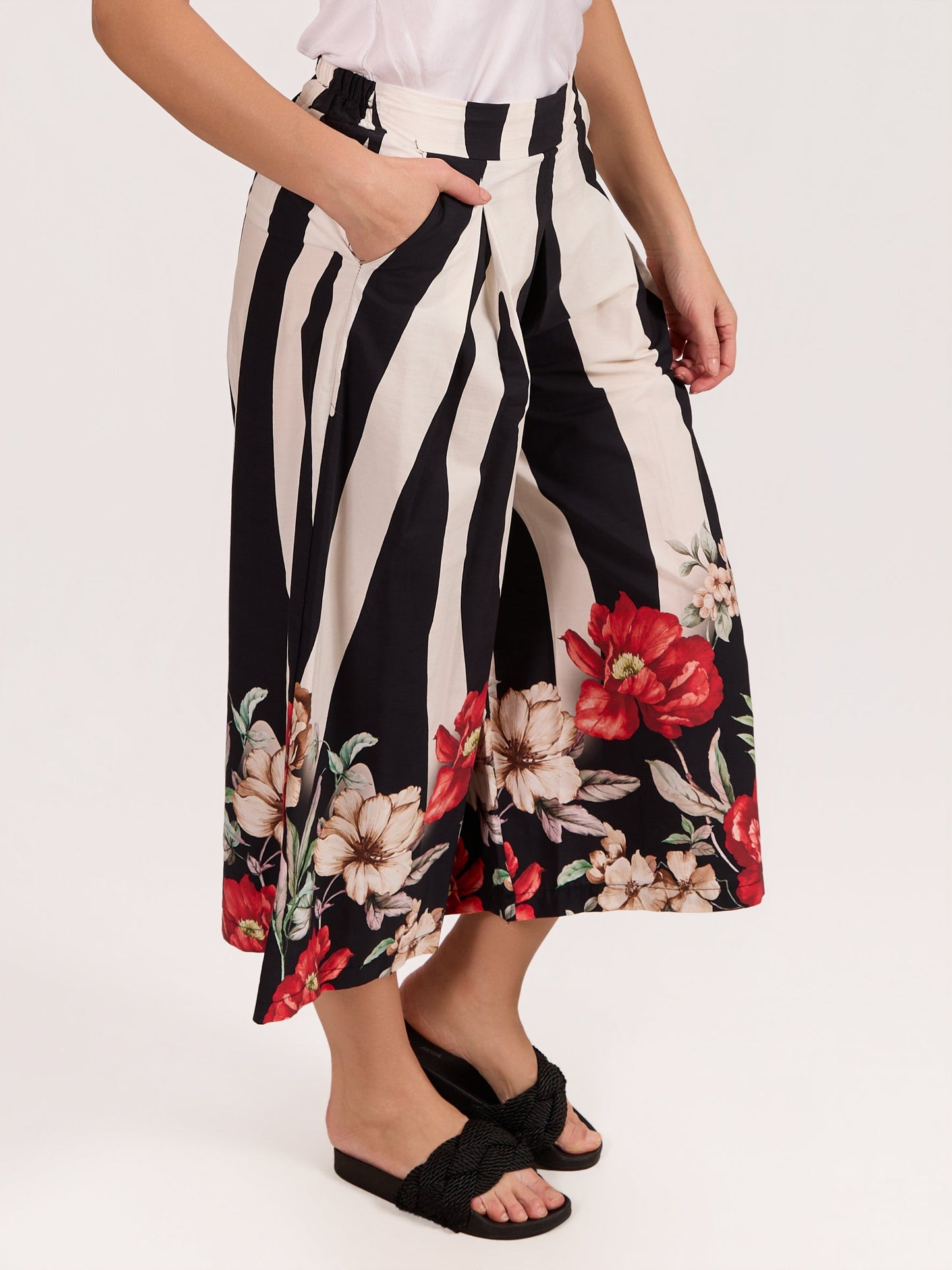 Black Zebra Print Floral Edge 3/4 Length Pants