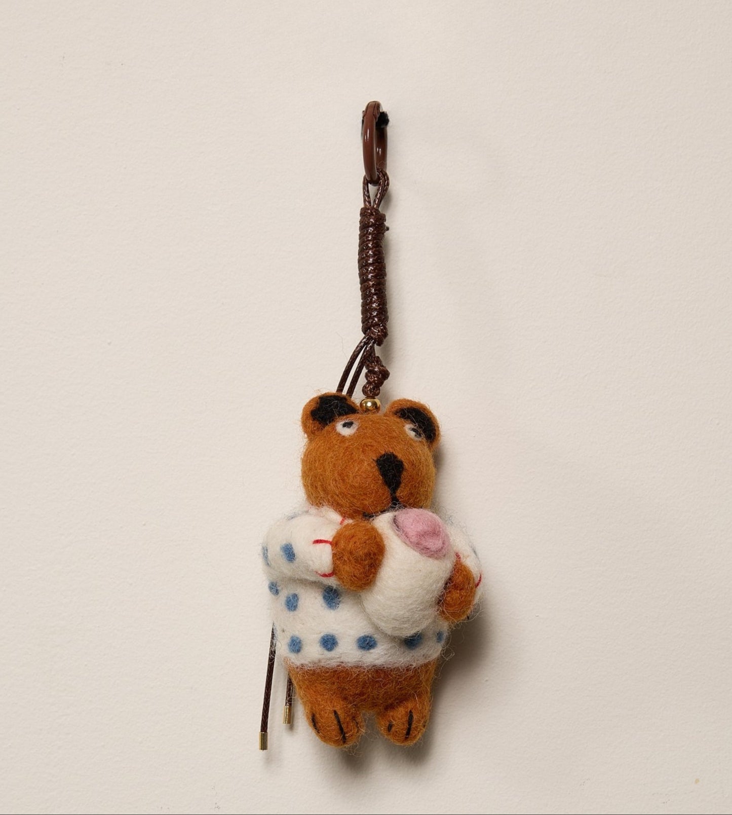 Porte-Clés Ours avec Friandise en Laine