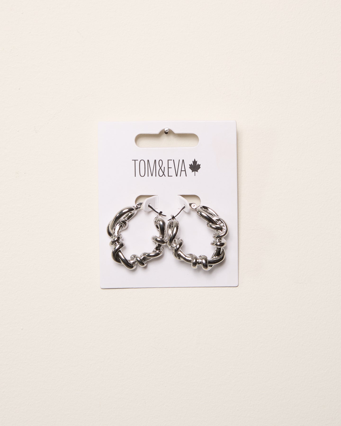 Boucles d’oreilles créoles en chaîne avec motif de vigne argentée