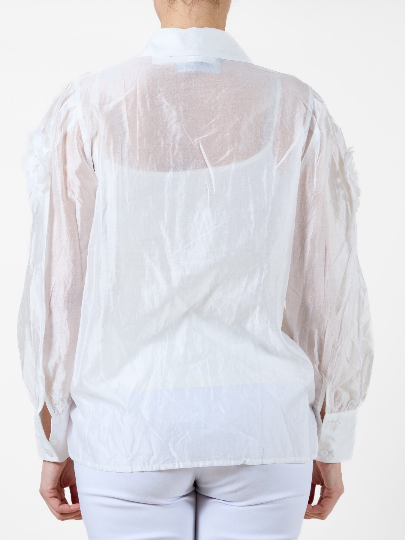 Blouse boutonnée blanc avec détails de fleurs en tissu
