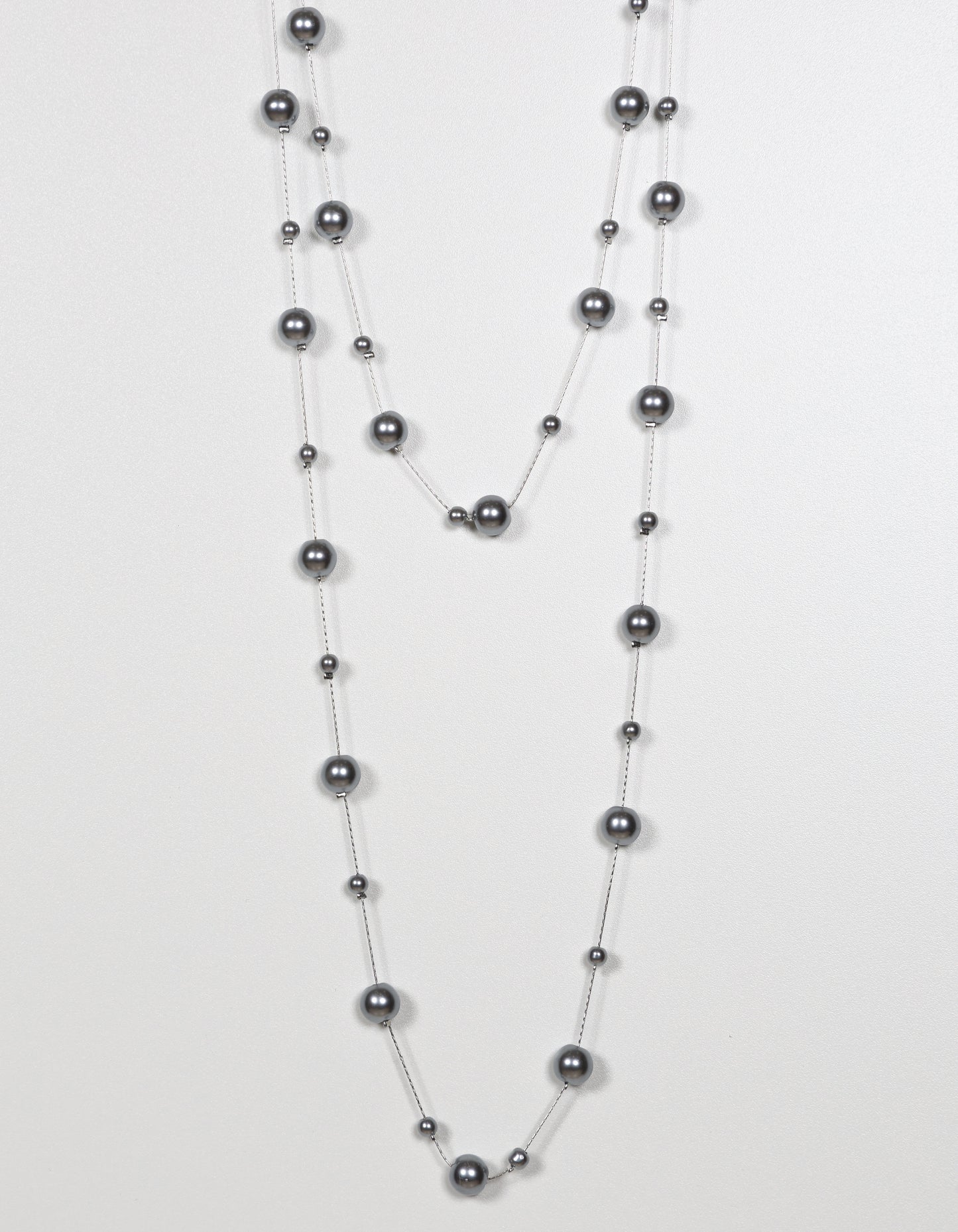 Chain Necklace with Mixed Large and Small Pearls in Light Grey